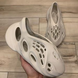 Yeezys Foam Runners - Sand